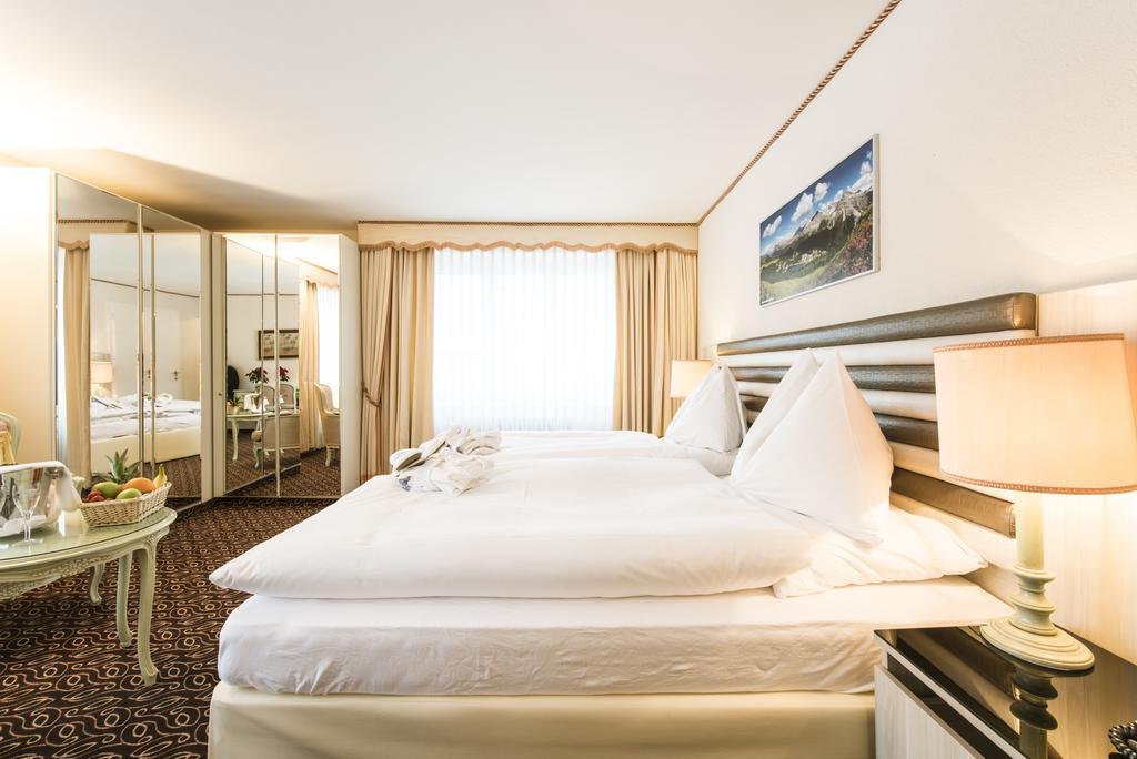 Posthotel Holiday Villa Arosa Exterior foto